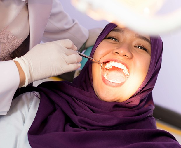 Patient receiving oral cancer screening